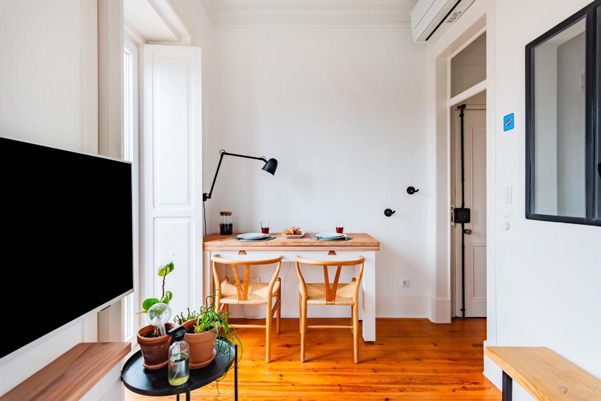Bright Loft At Downtown *